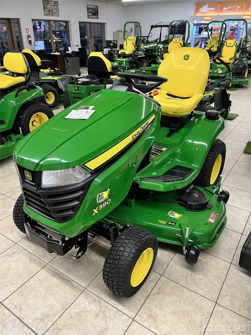 John Deere X390 Taajamatraktorit