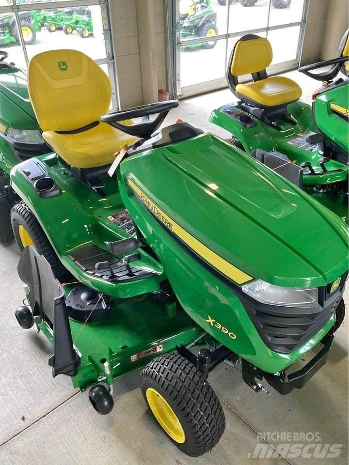 John Deere X390 Taajamatraktorit