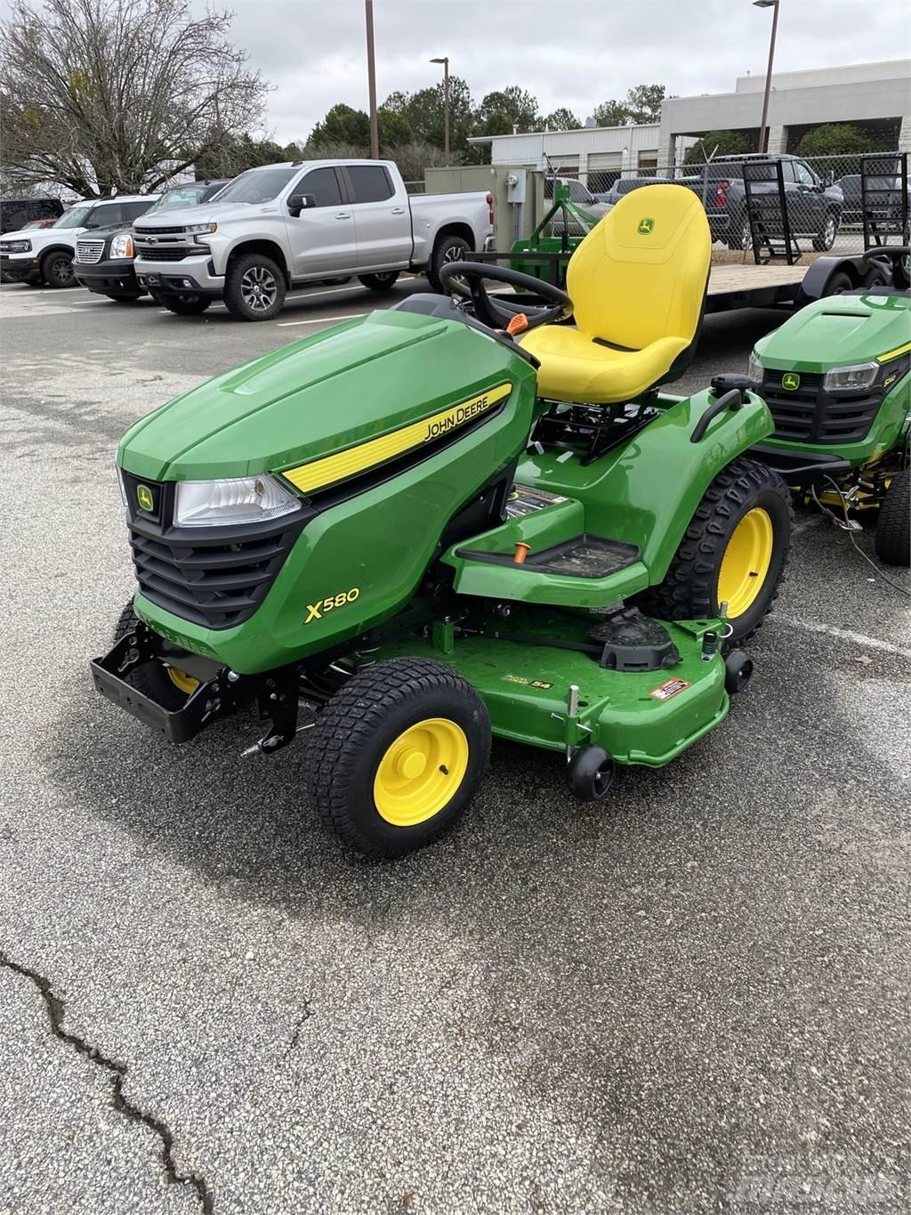 John Deere X580 Taajamatraktorit