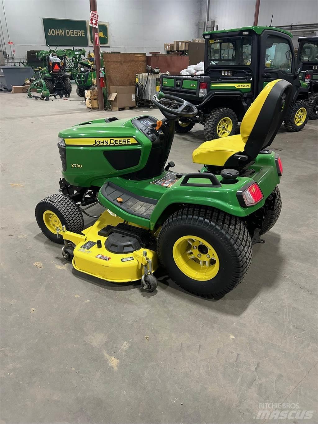 John Deere X730 Taajamatraktorit
