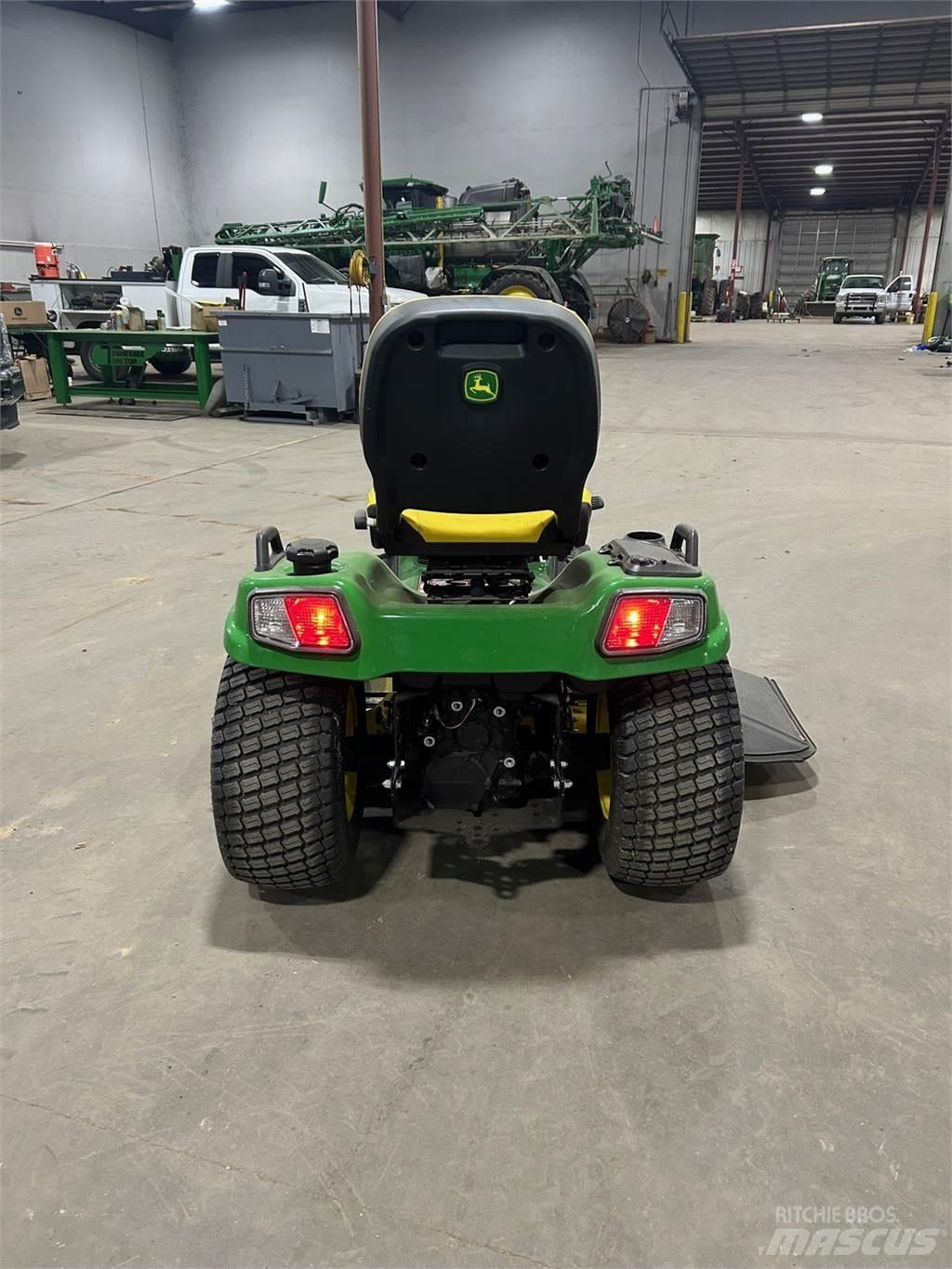 John Deere X730 Taajamatraktorit