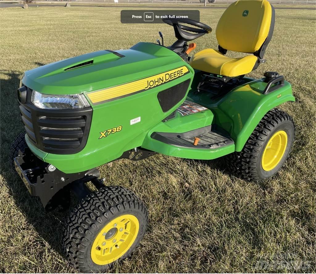 John Deere X738 Taajamatraktorit
