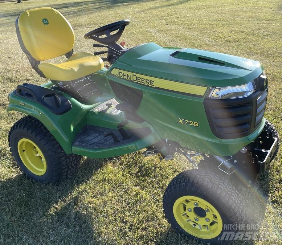 John Deere X738 Taajamatraktorit