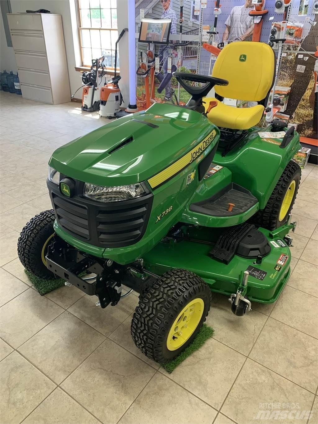 John Deere X738 Taajamatraktorit