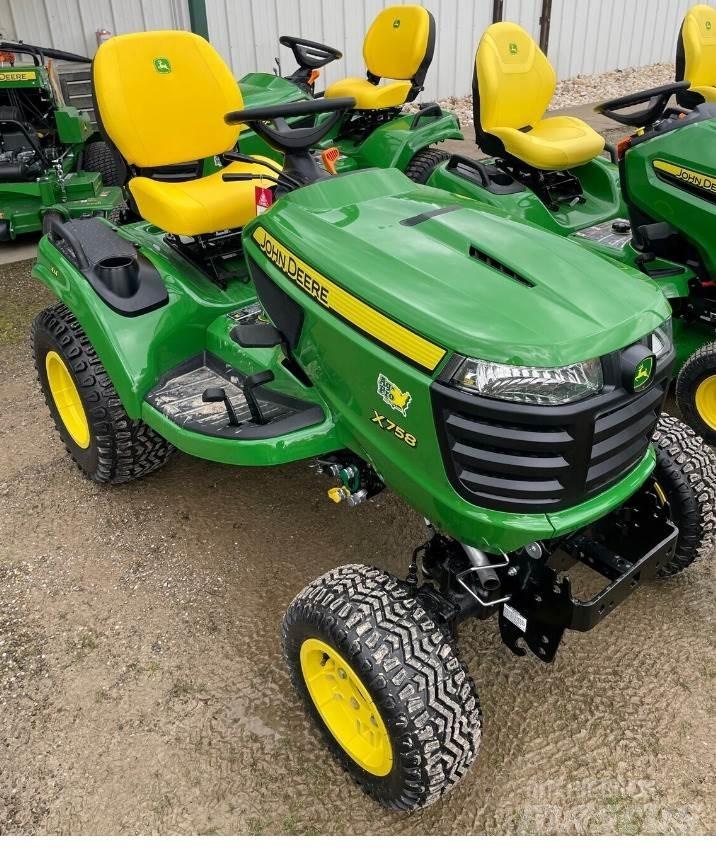 John Deere X758 Taajamatraktorit