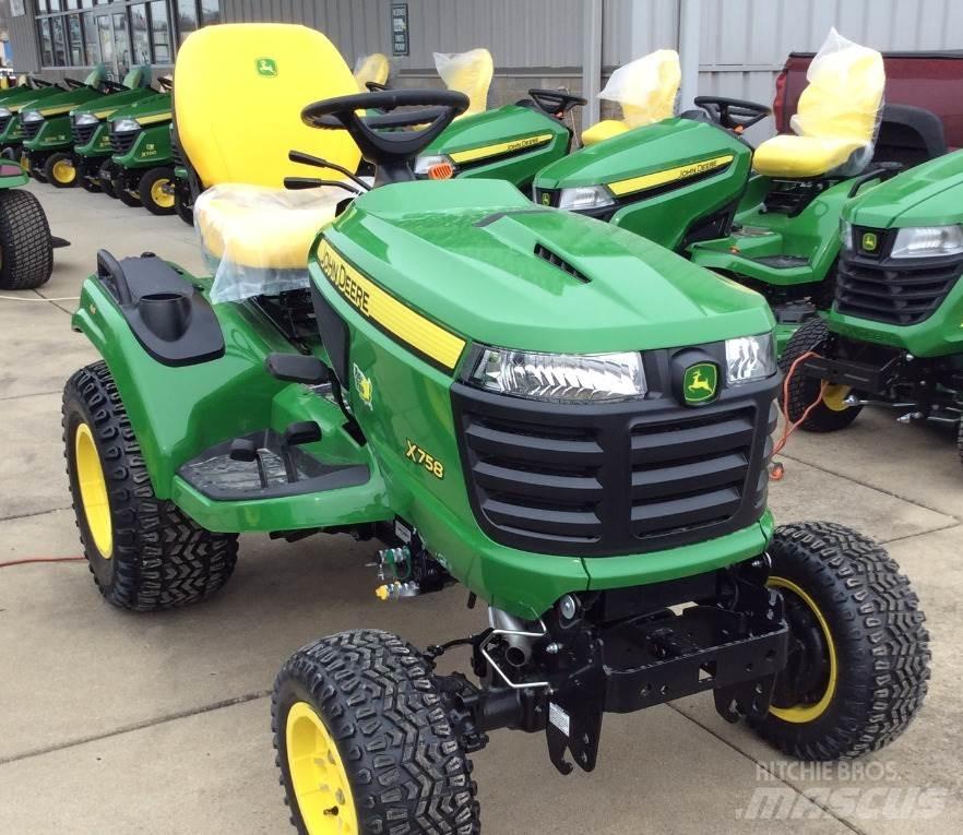 John Deere X758 Taajamatraktorit