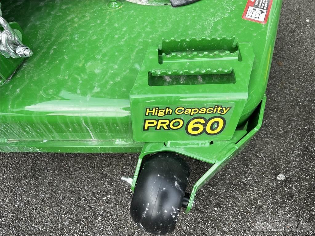 John Deere Z720E 0-kääntösäde leikkurit