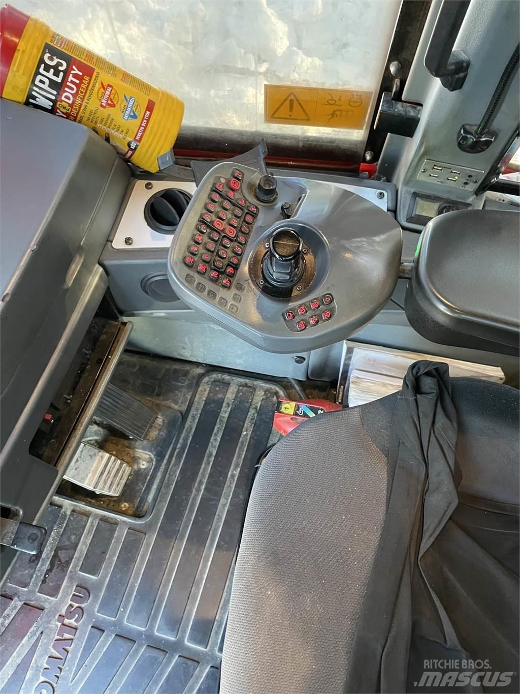 Komatsu 895 Kuormatraktorit