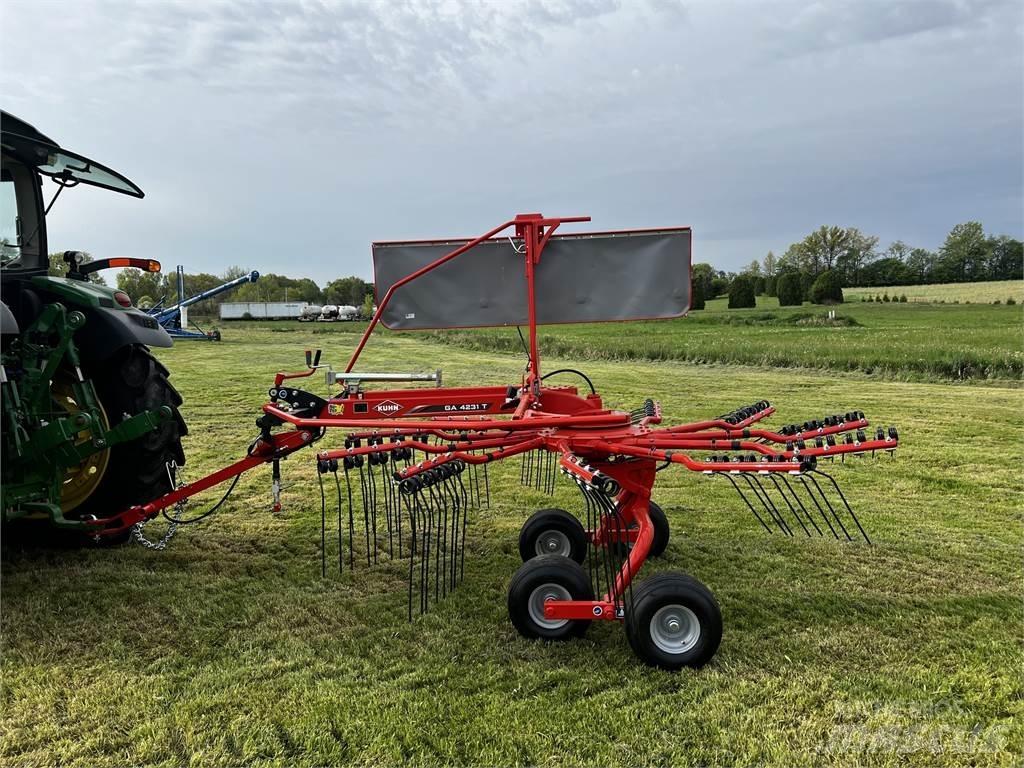 Kuhn GA4231T Pöyhimet ja haravat