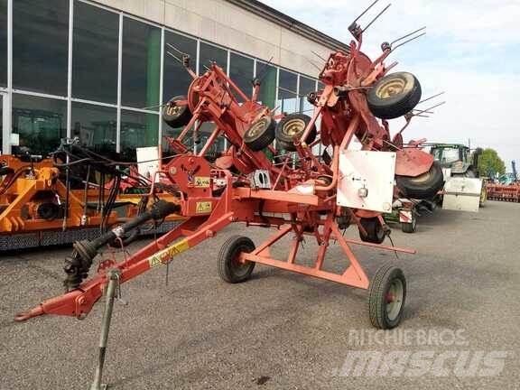 Kuhn GF 7702 Pöyhimet ja haravat