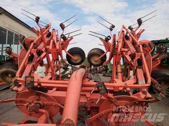Kuhn GF 7702 Pöyhimet ja haravat