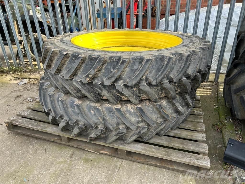  Row Crop Tyres Renkaat ja vanteet