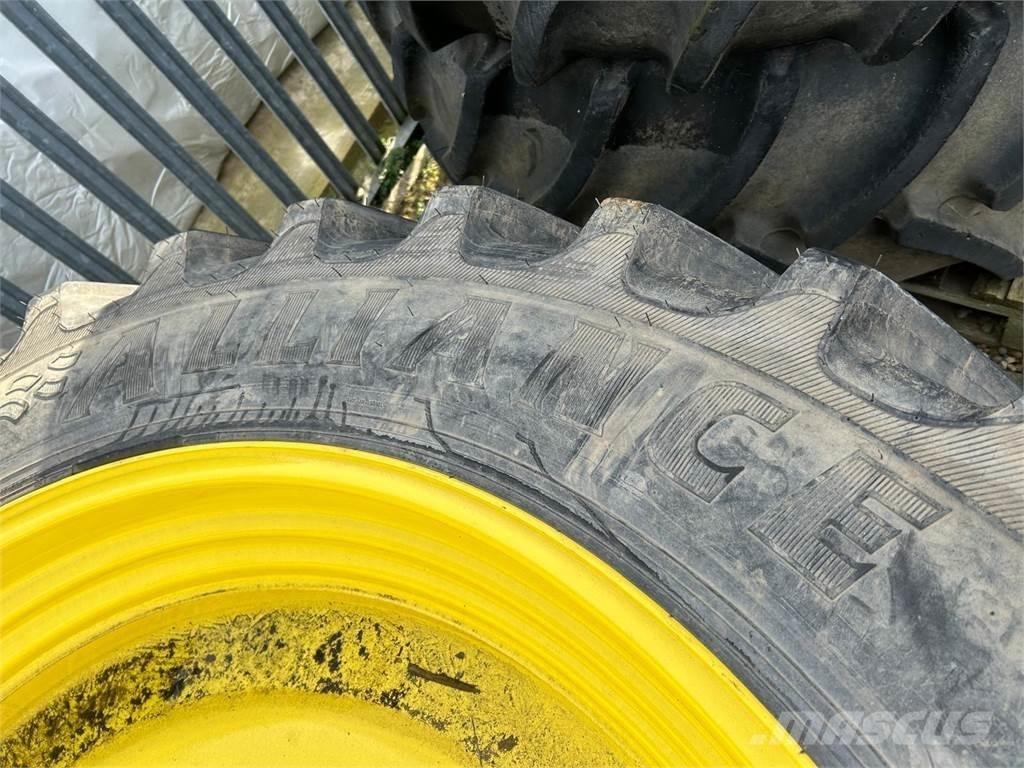  Row Crop Tyres Renkaat ja vanteet