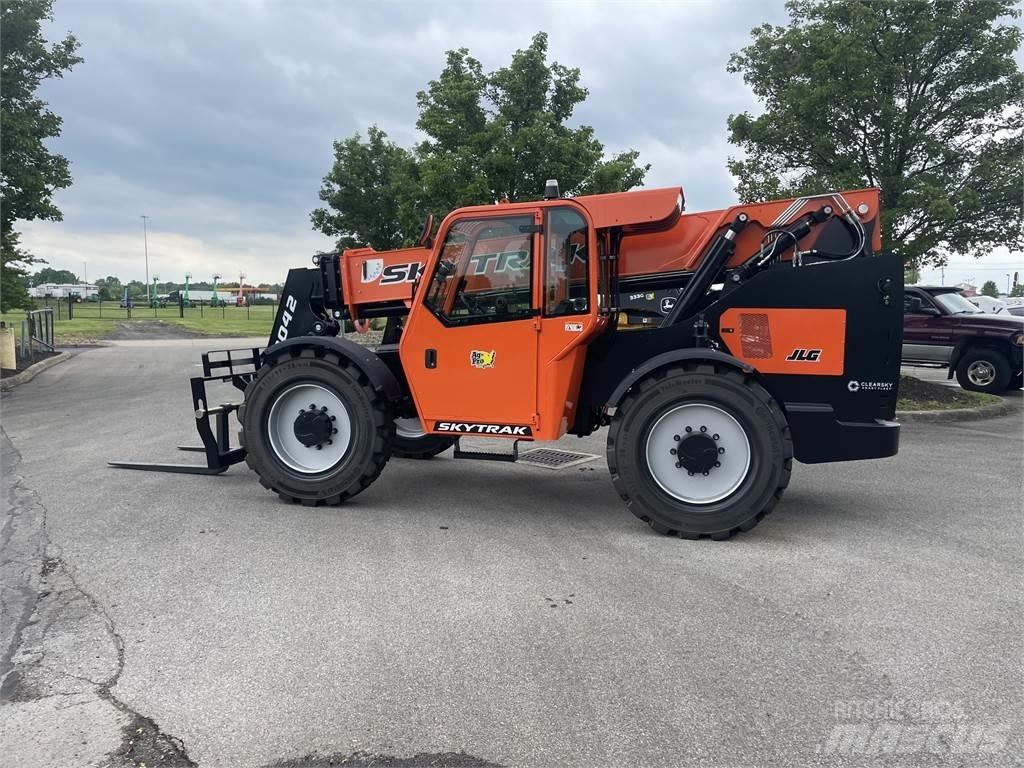 SkyTrak 8042 Kurottajat