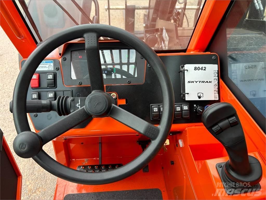 SkyTrak 8042 Kurottajat