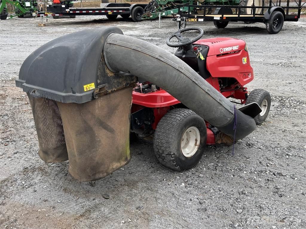 Troy-Bilt Pony Päältäajettavat ruohonleikkurit