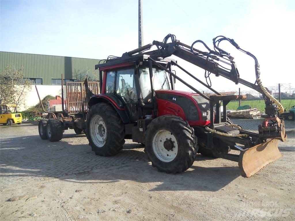 Valtra N121 Juontokourat ja kuormaimet