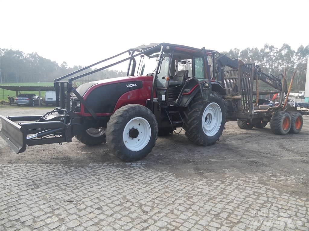 Valtra T121 Juontokourat ja kuormaimet