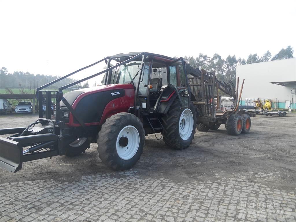 Valtra T121 Juontokourat ja kuormaimet