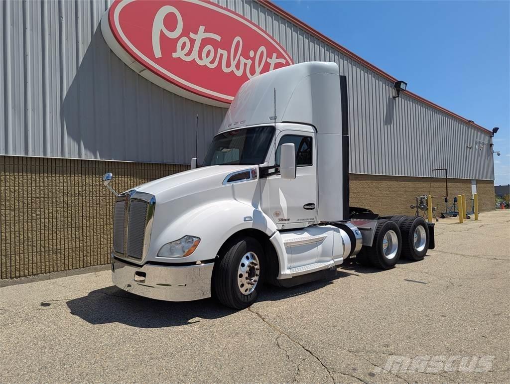 Kenworth T680 Vetopöytäautot