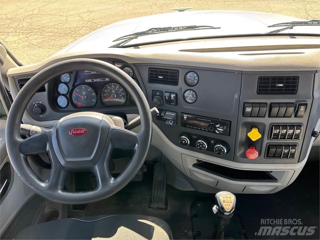 Peterbilt 567 Vetopöytäautot