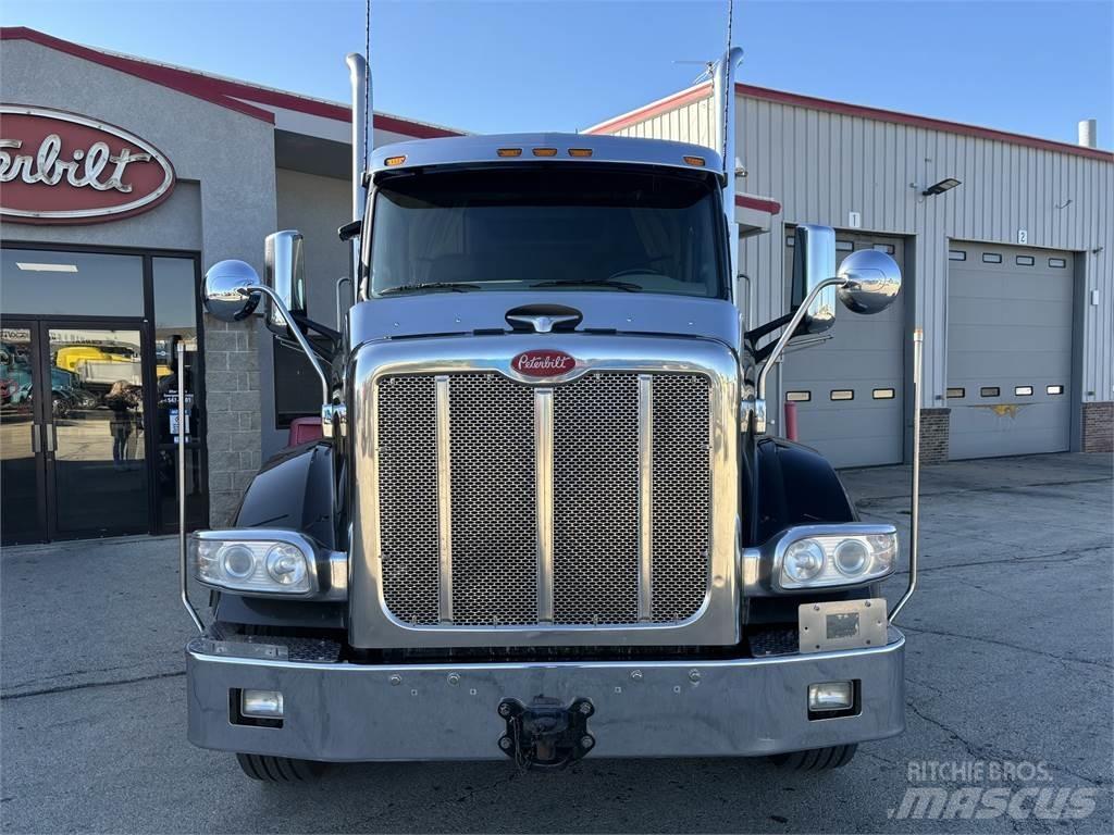 Peterbilt 567 Vetopöytäautot