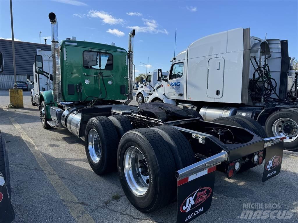 Peterbilt 567 Vetopöytäautot