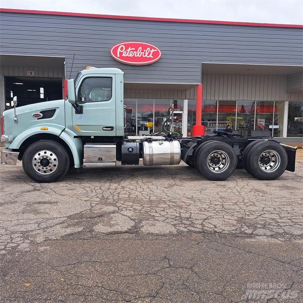 Peterbilt 567 Vetopöytäautot