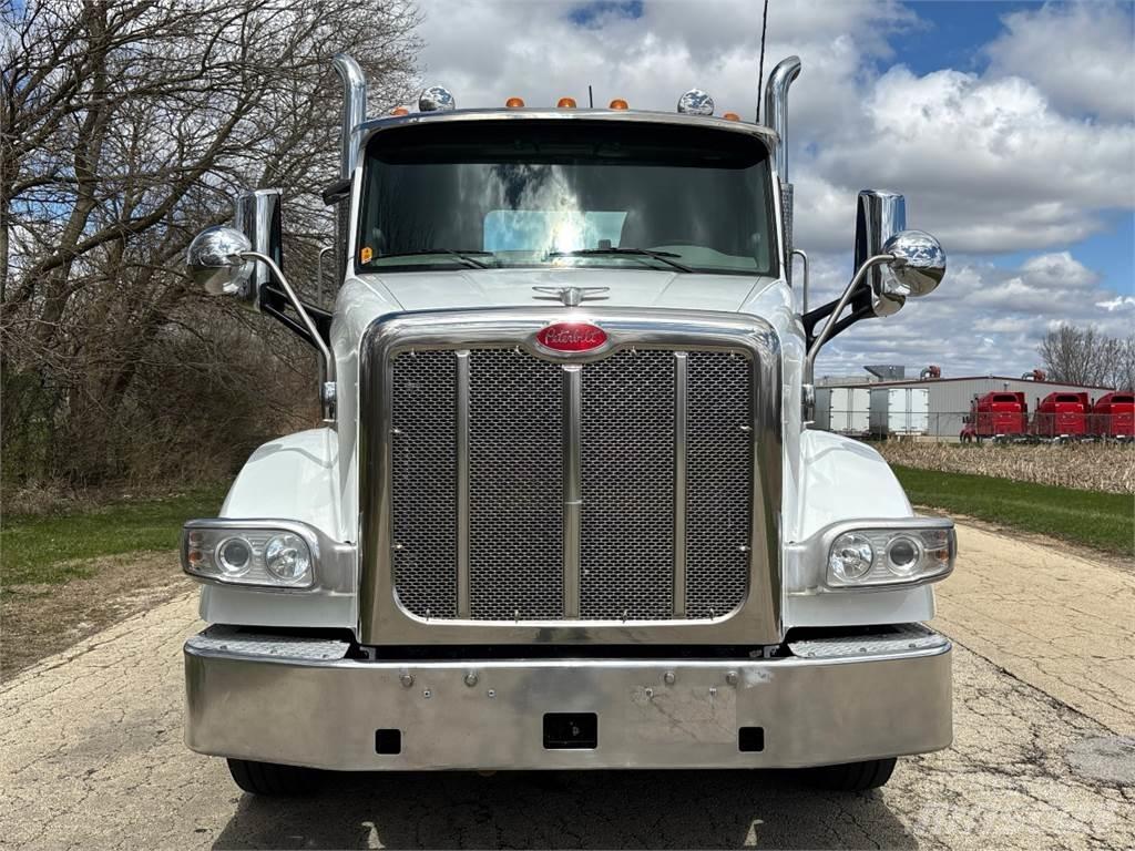 Peterbilt 567 Vetopöytäautot