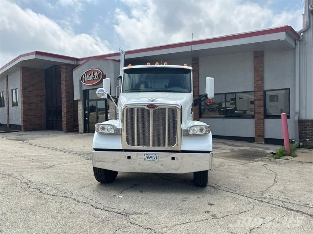 Peterbilt 567 Vetopöytäautot