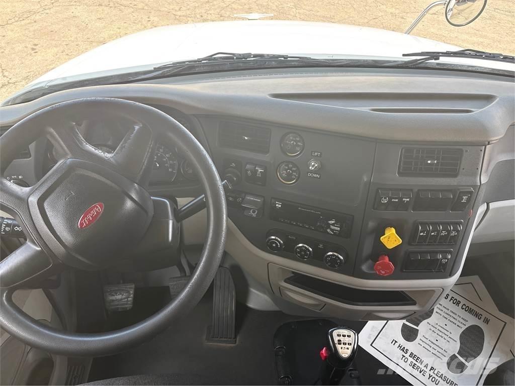 Peterbilt 567 Vetopöytäautot