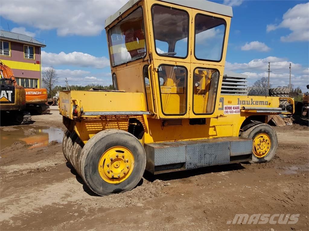 Bomag SGW-17 Kumipyöräjyrät