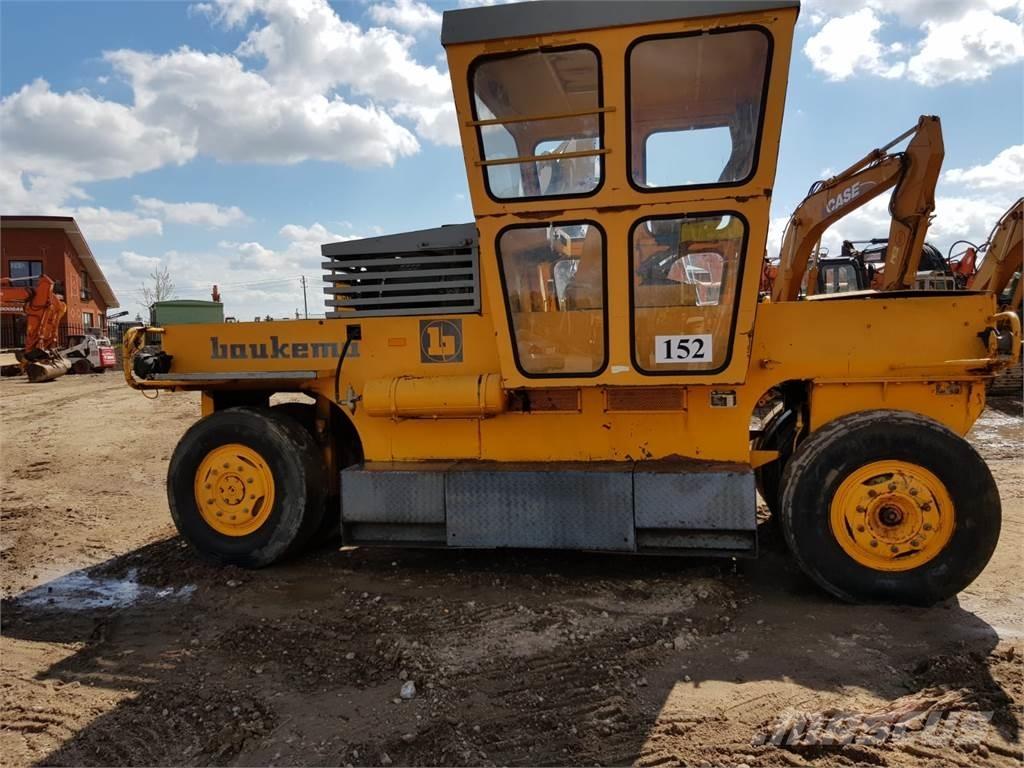 Bomag SGW-17 Kumipyöräjyrät