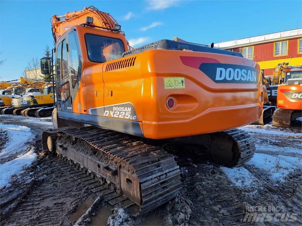 Doosan DX225LC Telakaivukoneet