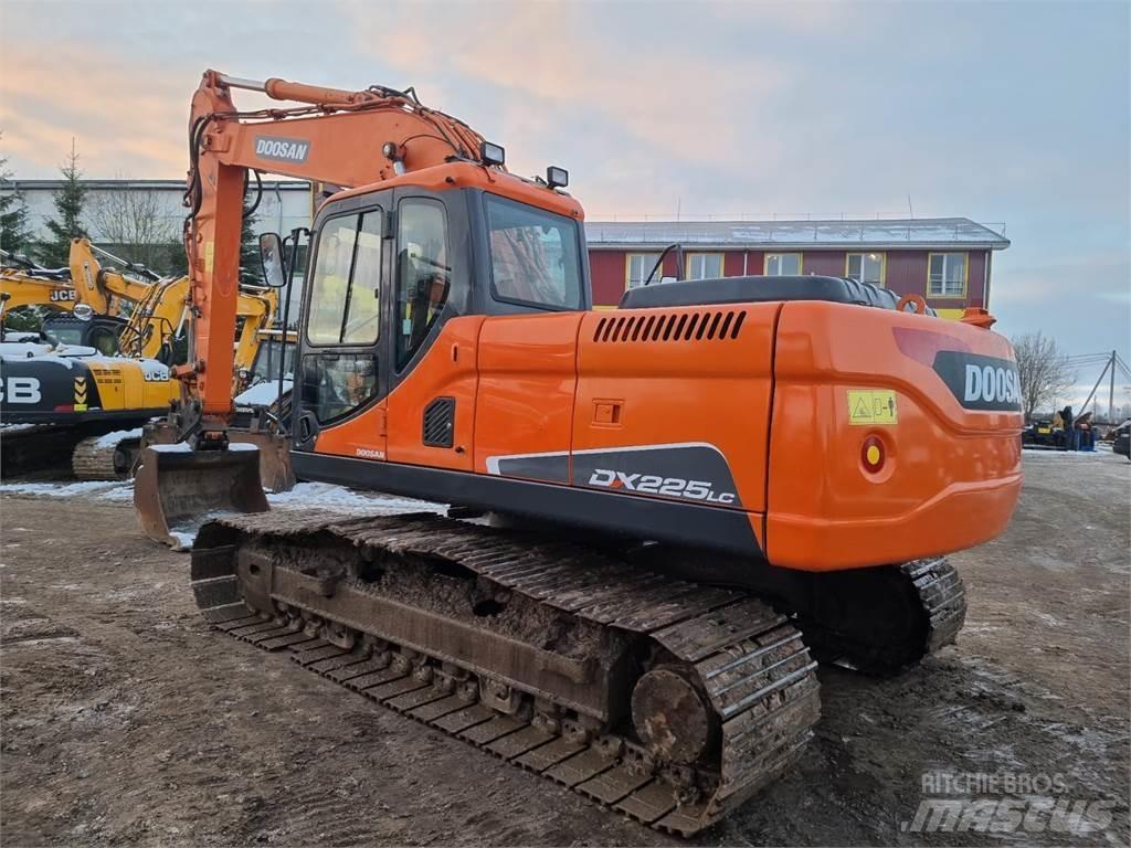 Doosan DX225LC Telakaivukoneet