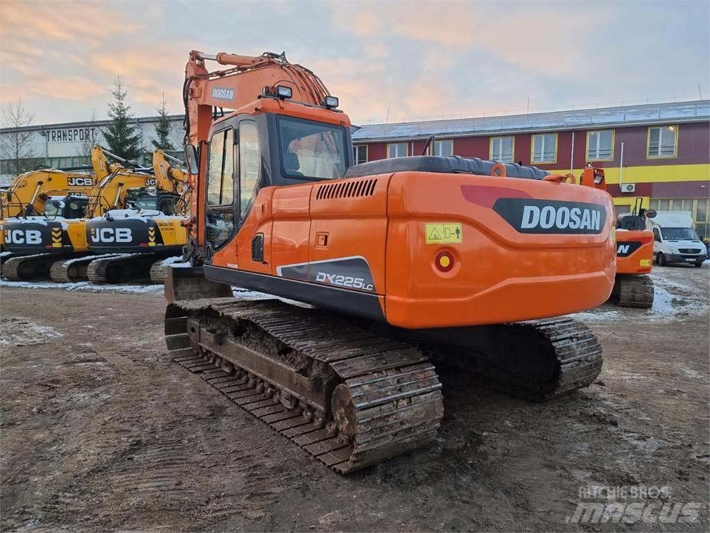 Doosan DX225LC Telakaivukoneet