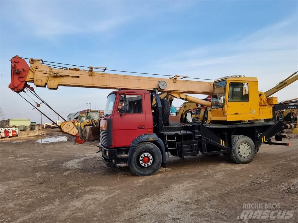 MAZ 533731 Mobiilinosturit