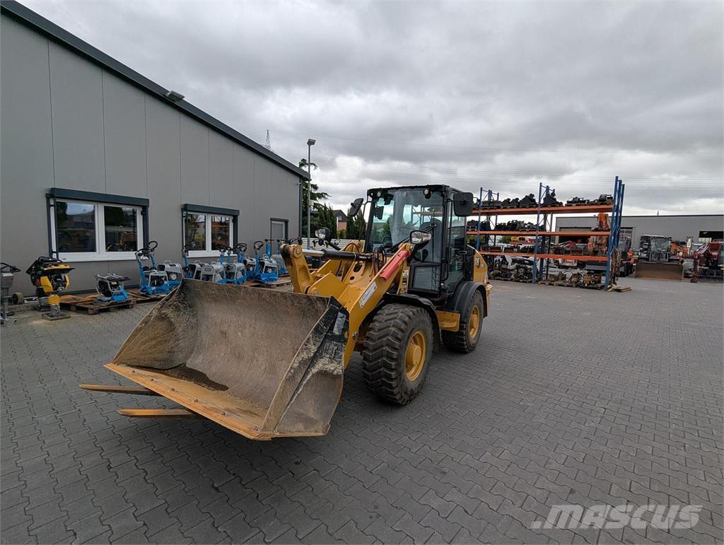 CAT 906 Pyöräkuormaajat