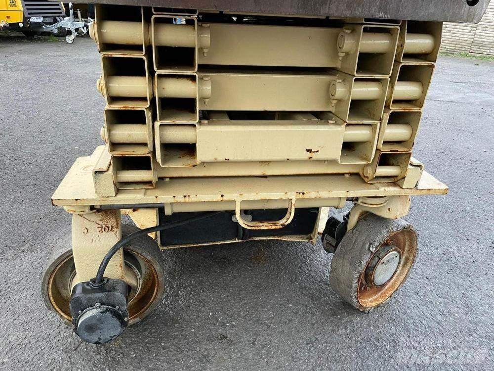 JLG 3246ES Saksilavat