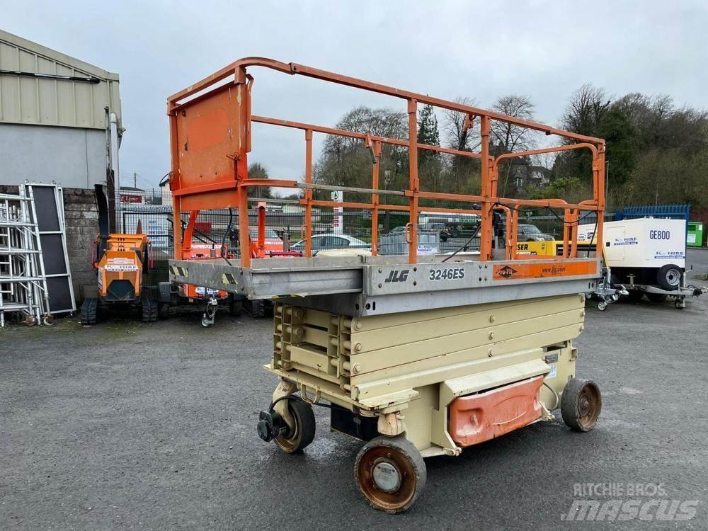 JLG 3246ES Saksilavat