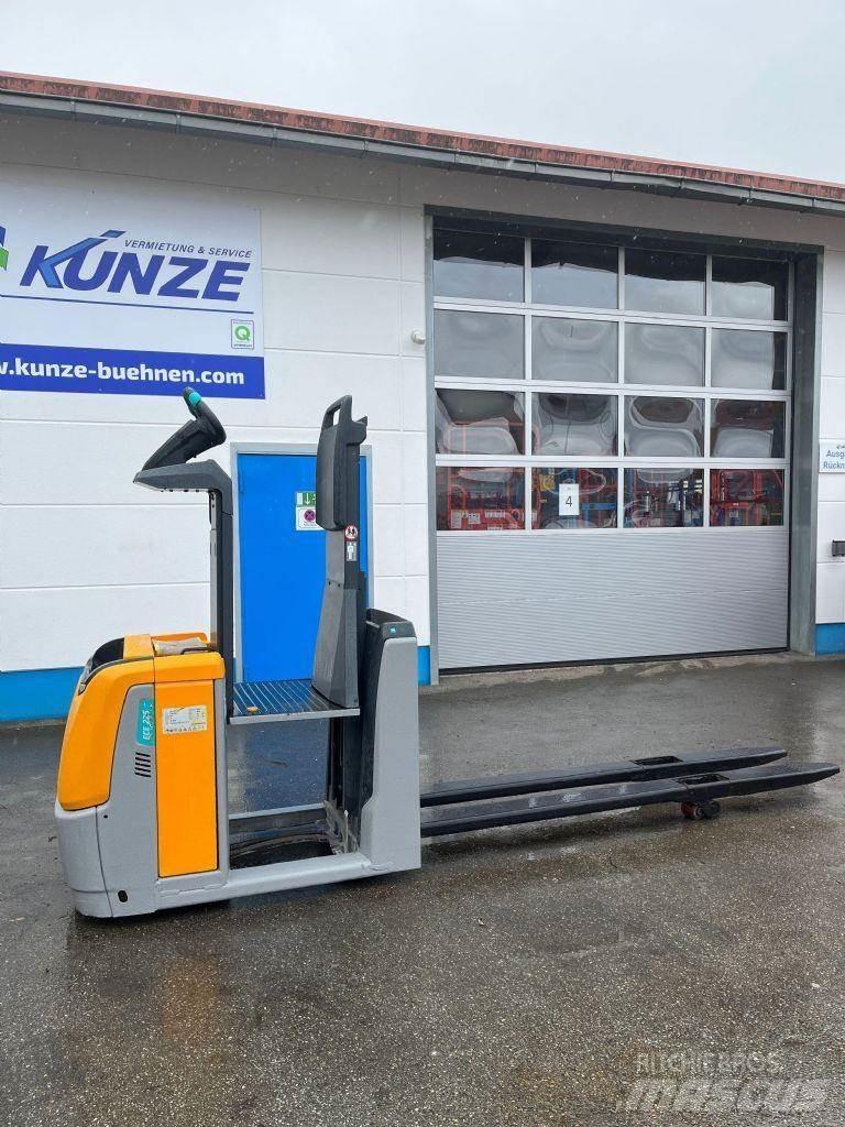 Jungheinrich ECE225 Välitasokeräilytrukit