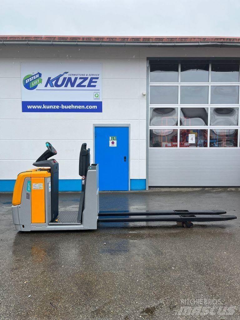 Jungheinrich ECE225 Välitasokeräilytrukit