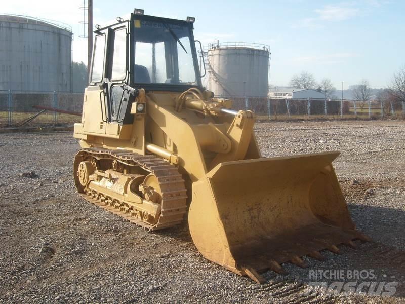 CAT 943 Telakuormaajat