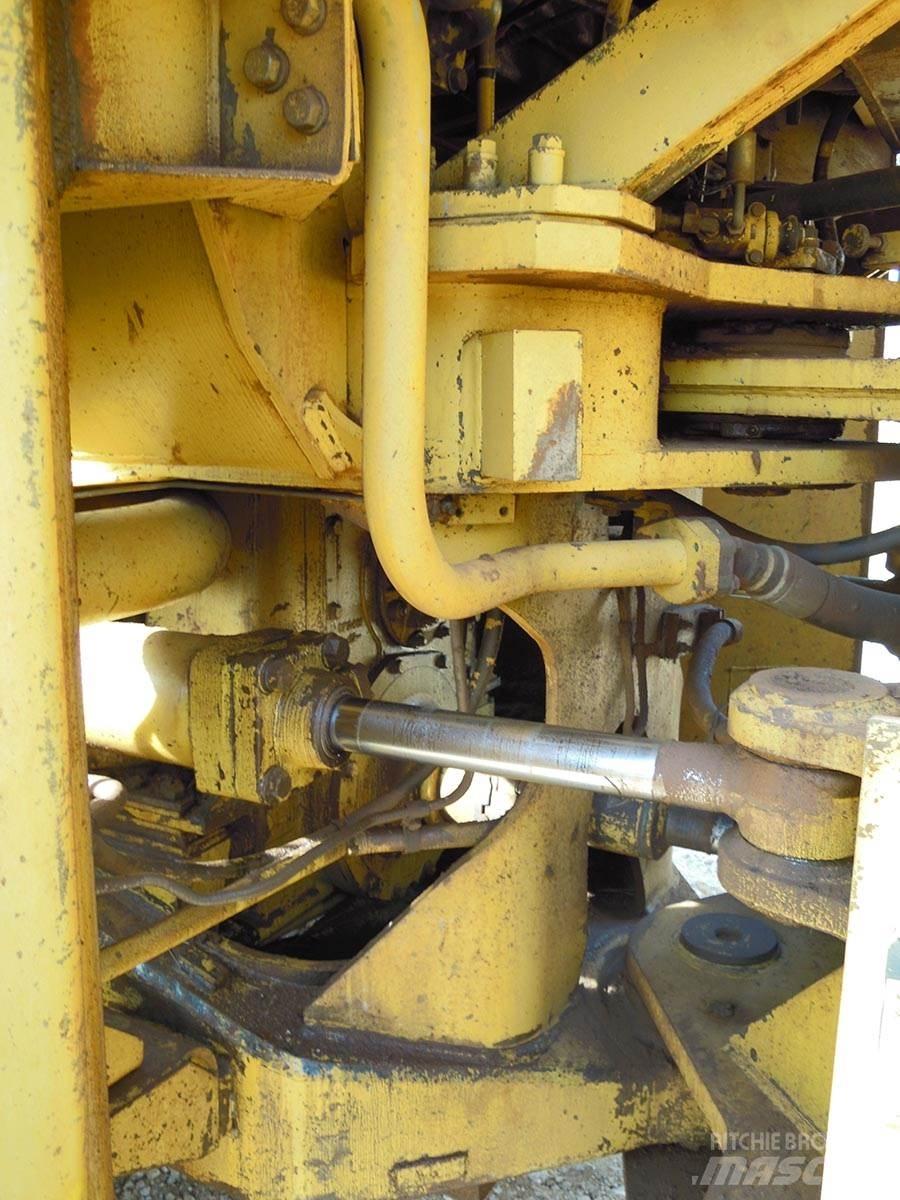 CAT 988B Pyöräkuormaajat