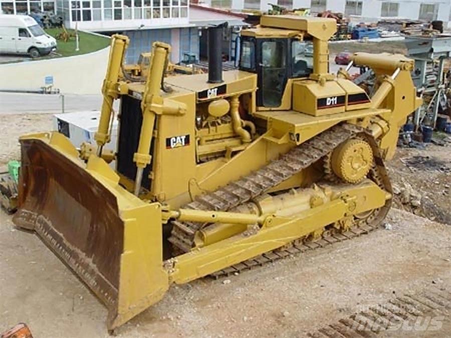 CAT D10 Telaketjupuskutraktorit