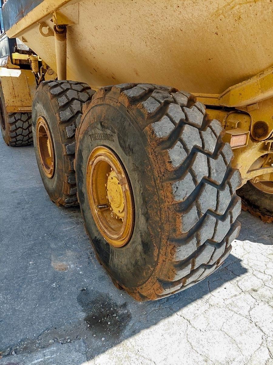 CAT D250E Dumpperit