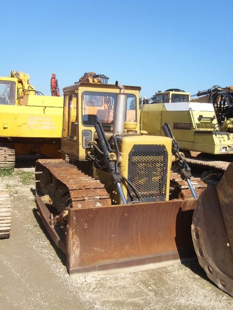 CAT D4 Telaketjupuskutraktorit