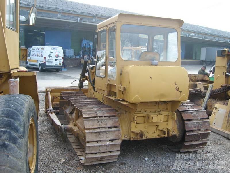 CAT D4 Telaketjupuskutraktorit