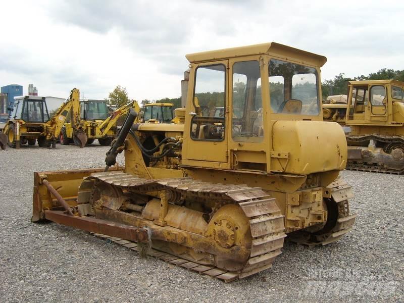 CAT D4 Telaketjupuskutraktorit