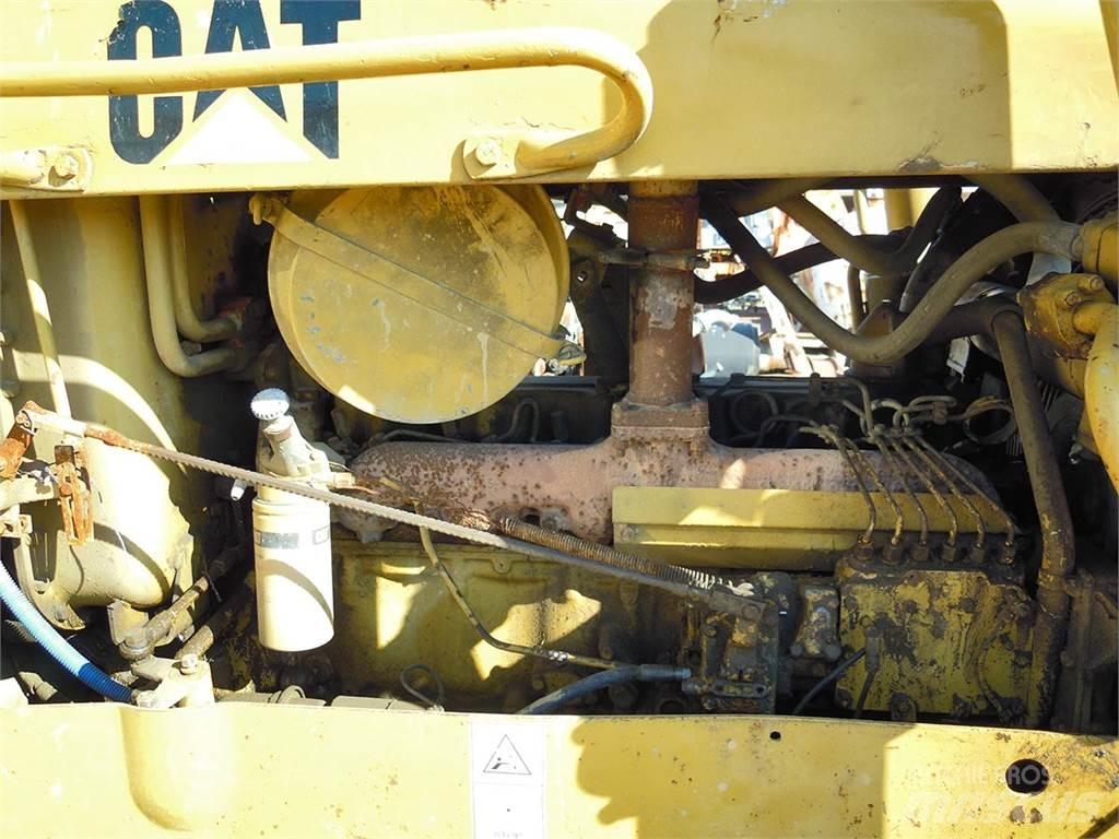 CAT D5B Telaketjupuskutraktorit